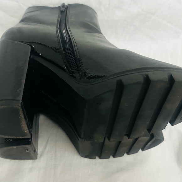 Steve Madden HOTT Y2K 90s Bratz Chunky Boots Shiny Black Platform Heel Size 7M - Picture 4 of 5